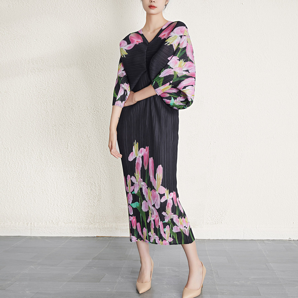 Pleated Batwing Sleeve plus SizeVCollar Dress