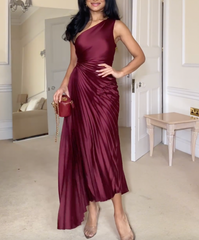 Chic Burgundy Pleated Midi Dress