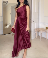 Chic Burgundy Pleated Midi Dress