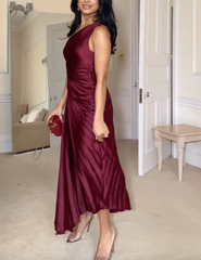 Chic Burgundy Pleated Midi Dress